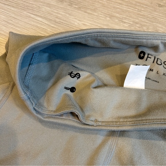 Figs Women’s Grey Performance Underscrub Legging with Pockets - Small - Picture 7 of 8
